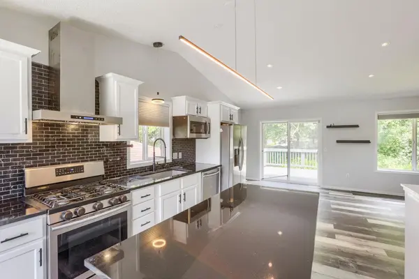 6032 Upper 51st ST N, Oakdale, MN 55128
