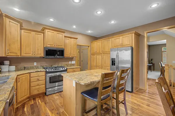 6680 Merrimac LN N, Maple Grove, MN 55311