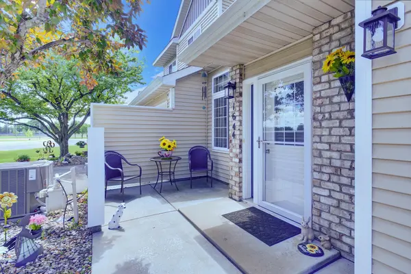 1644 Meadow PL, Shakopee, MN 55379