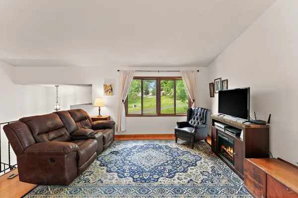 3836 Laurel CT, Eagan, MN 55122