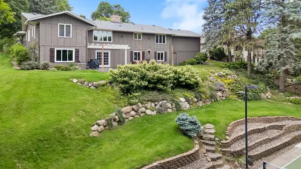 6134 Arctic WAY, Edina, MN 55436