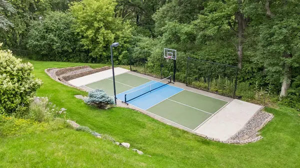 6134 Arctic WAY, Edina, MN 55436