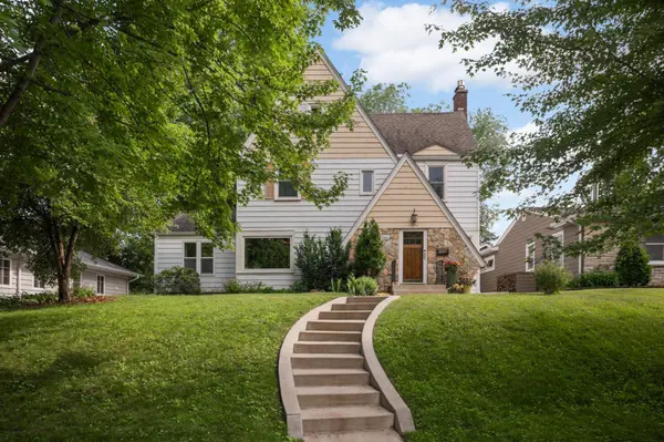 1648 Hillcrest AVE, Saint Paul, MN 55116