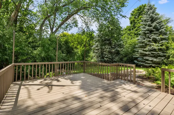 1941 Berkshire DR, Eagan, MN 55122
