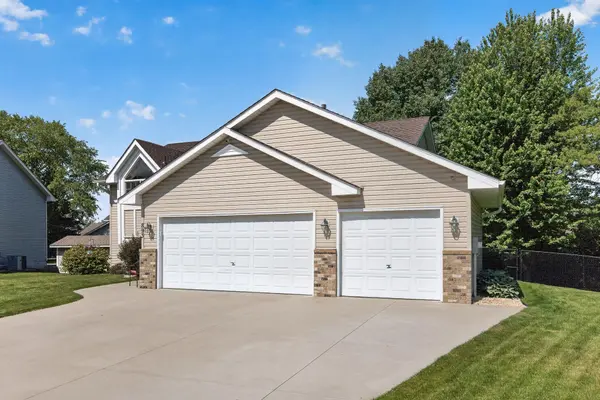 893 Marnie CIR S, Maplewood, MN 55119