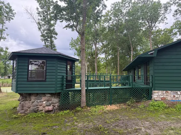 210 Oak RD, Warroad, MN 56763