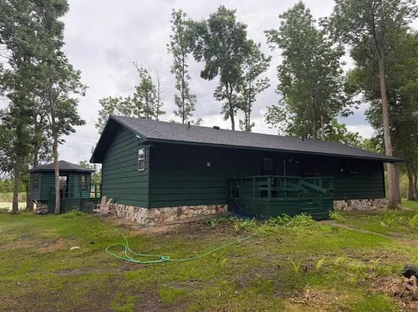 210 Oak RD, Warroad, MN 56763