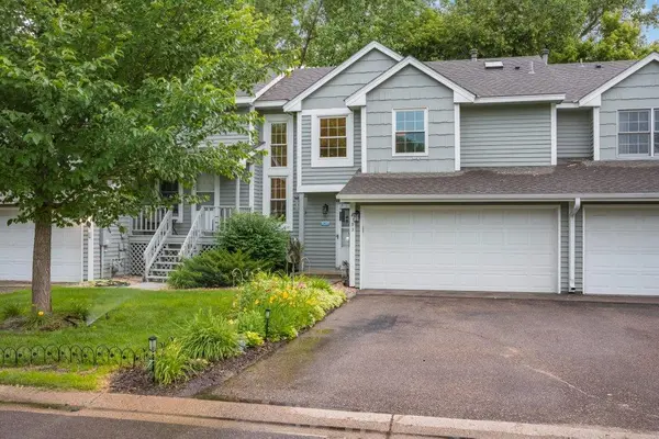 8133 Curtis LN, Eden Prairie, MN 55347