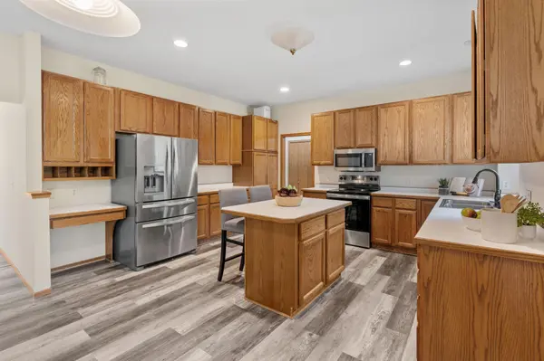 547 Abbey WAY, Mendota Heights, MN 55120