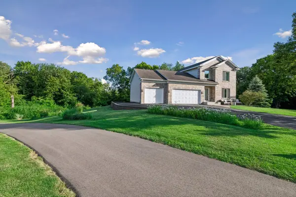 3990 Forest CT, Saint Bonifacius, MN 55375