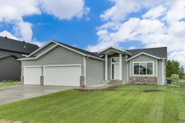 10126 Burgundy DR, Horace, ND 58047