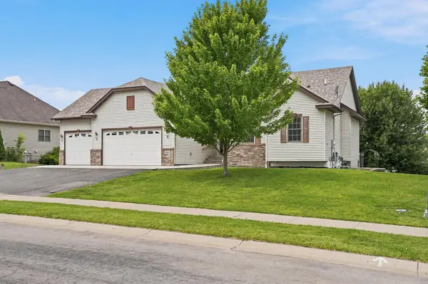 29661 Shoreview CIR, Lindstrom, MN 55045