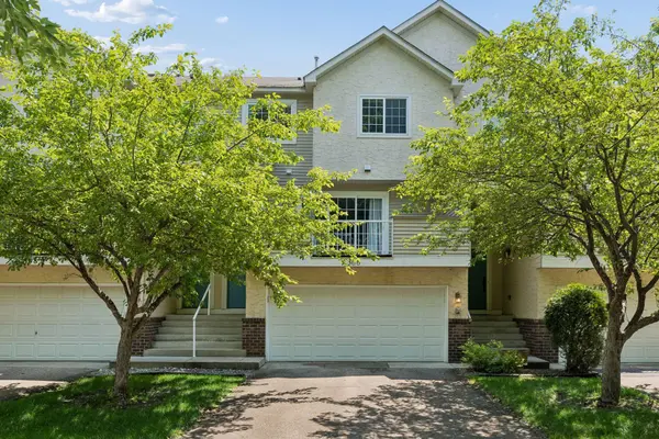 306 Brickyard DR, Chaska, MN 55318
