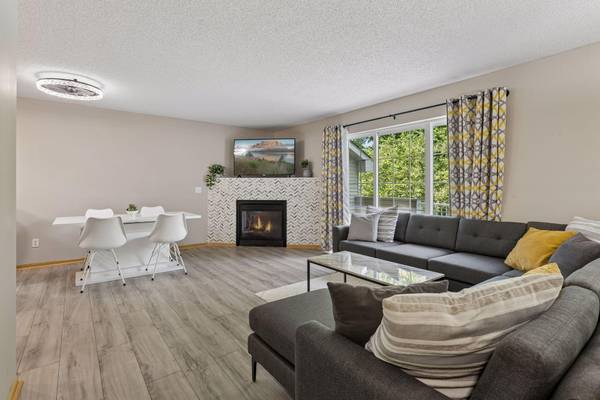 306 Brickyard DR, Chaska, MN 55318