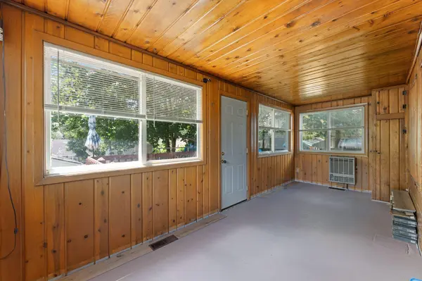 1332 Minnehaha AVE E, Saint Paul, MN 55106