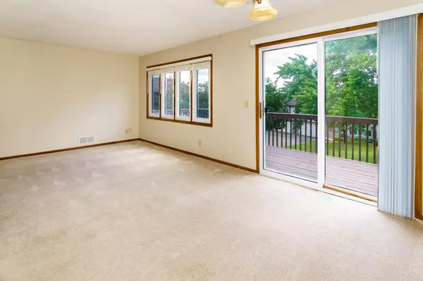 10375 Balsam LN, Eden Prairie, MN 55347