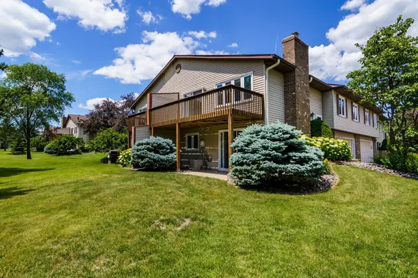 10375 Balsam LN, Eden Prairie, MN 55347