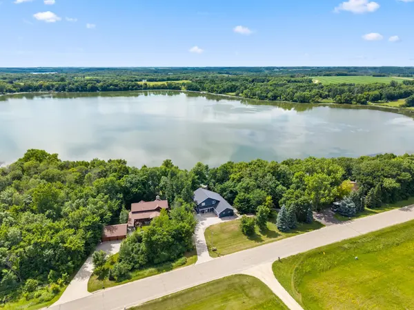17538 Hunt Lake TRL, Faribault, MN 55021