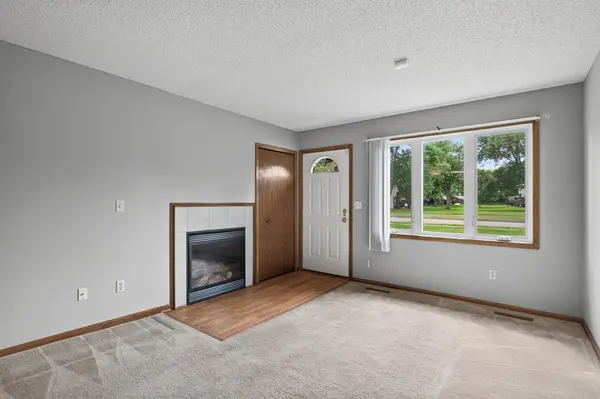 8500 S Maplebrook CIR, Brooklyn Park, MN 55445