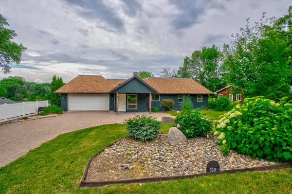 520 Glenbrook AVE N, Oakdale, MN 55128