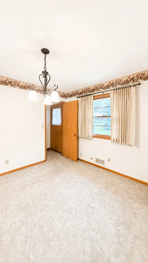 941 School ST, Fairmont, MN 56031