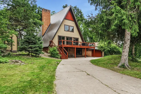 4540 Wood Duck DR, Vadnais Heights, MN 55127