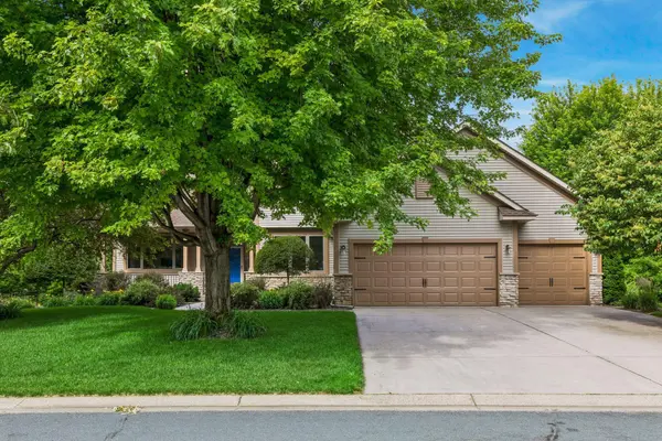 1584 Windsor LN, Shakopee, MN 55379