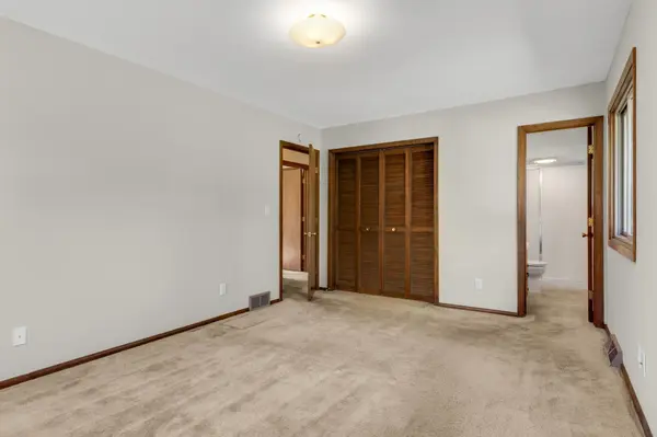 112 Mayo DR, Burnsville, MN 55337