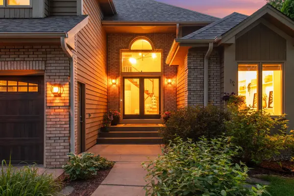 800 Fox CT, Chanhassen, MN 55317
