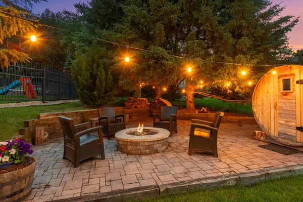 800 Fox CT, Chanhassen, MN 55317