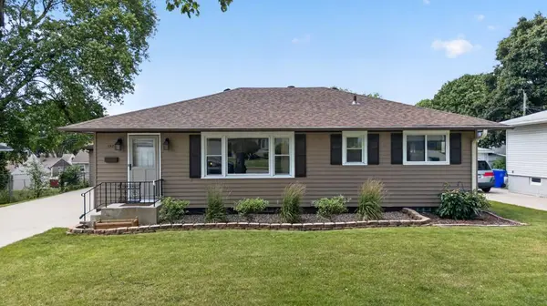1525 11th AVE NE, Rochester, MN 55906