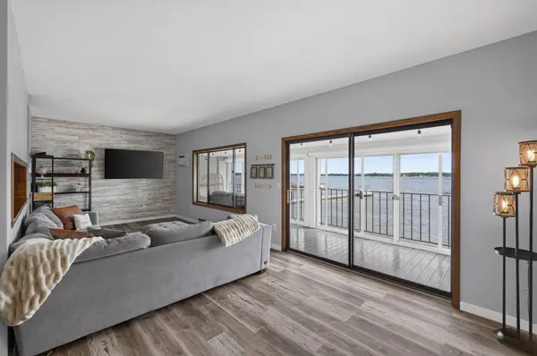 43 2nd AVE SE #202, Forest Lake, MN 55025
