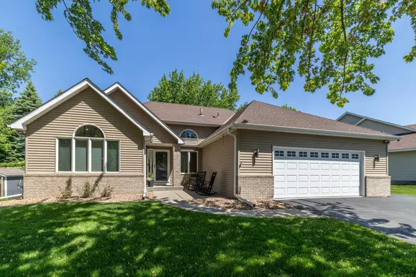 1104 Falls Curve, Chaska, MN 55318