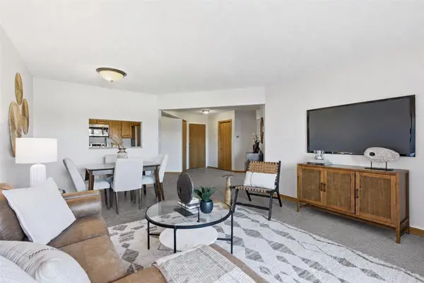2425 E Franklin AVE #212, Minneapolis, MN 55406