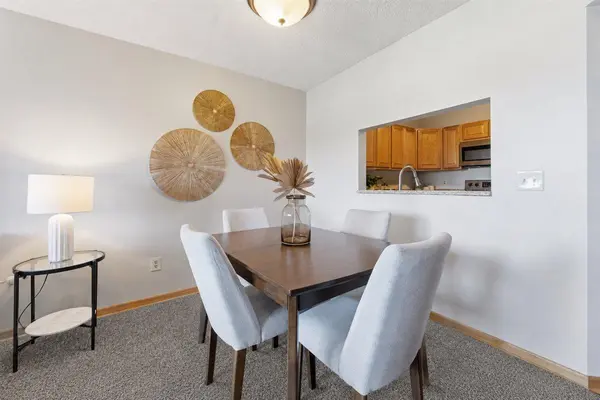 2425 E Franklin AVE #212, Minneapolis, MN 55406