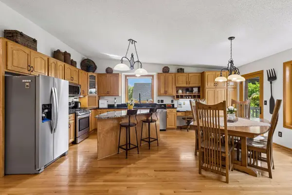 16560 Lake Ridge DR, Maple Grove, MN 55311