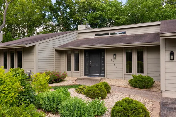8753 Walton Oaks DR, Bloomington, MN 55438