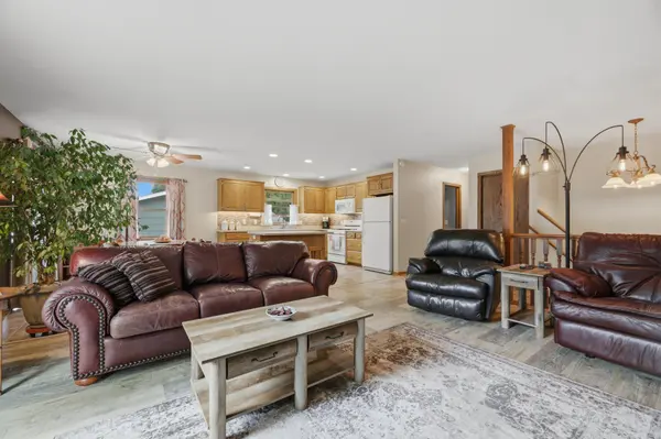 715 Sunset ST SW, Hutchinson, MN 55350