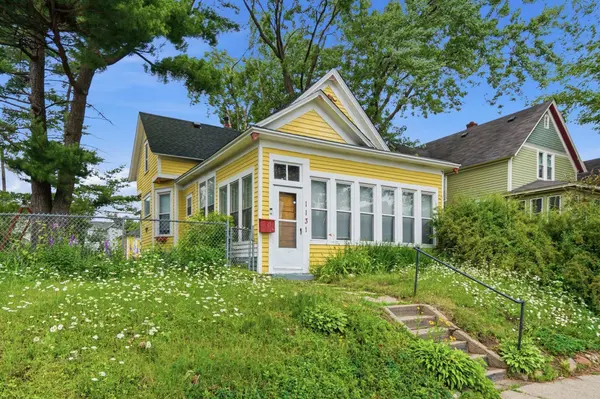 1131 Woodbridge ST, Saint Paul, MN 55117