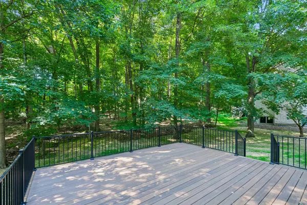 2109 Stone Creek DR, Chanhassen, MN 55317