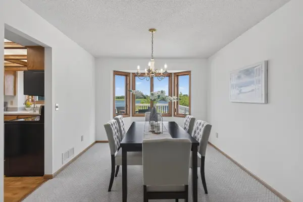4142 Oakmede LN, White Bear Lake, MN 55110