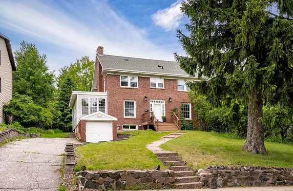 2711 E 8th ST, Duluth, MN 55812