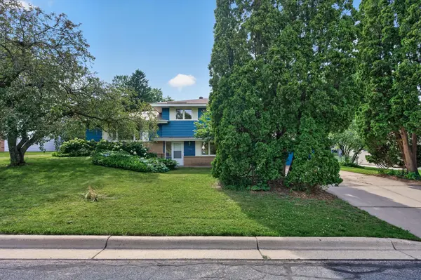 11508 Galtier DR, Burnsville, MN 55337