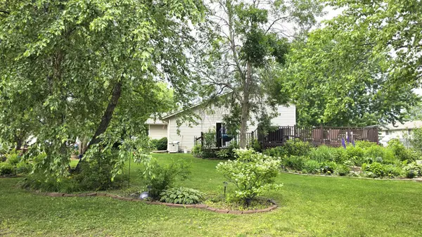 6546 Upper 22nd ST N, Oakdale, MN 55128