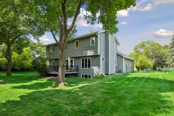 17195 Daniel LN, Eden Prairie, MN 55346