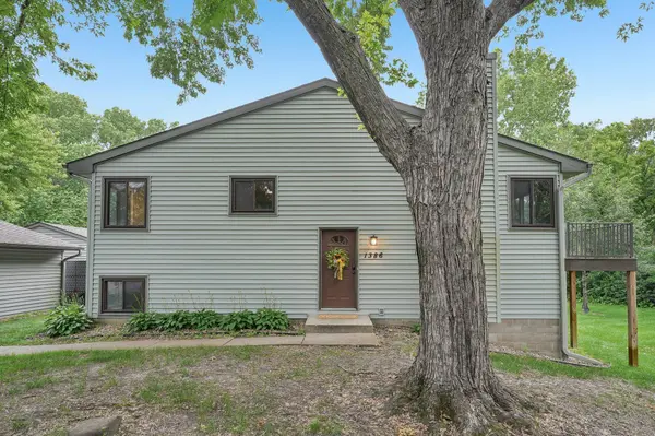 1386 Arden View DR, Arden Hills, MN 55112