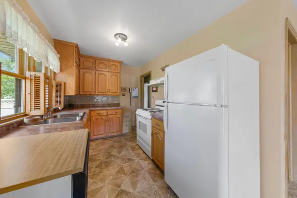 142 22nd AVE SW, Faribault, MN 55021