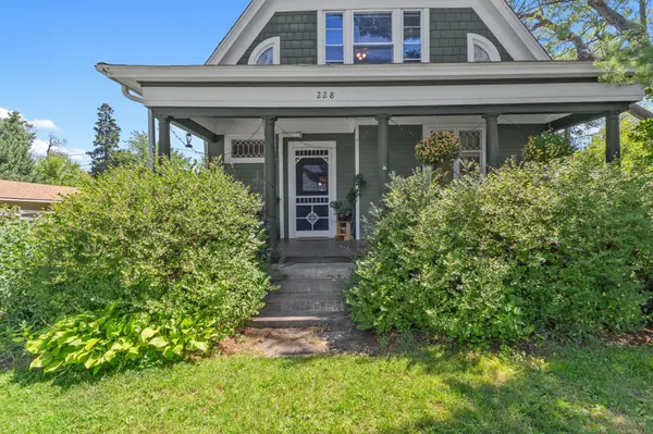 228 Summit AVE, Center City, MN 55012