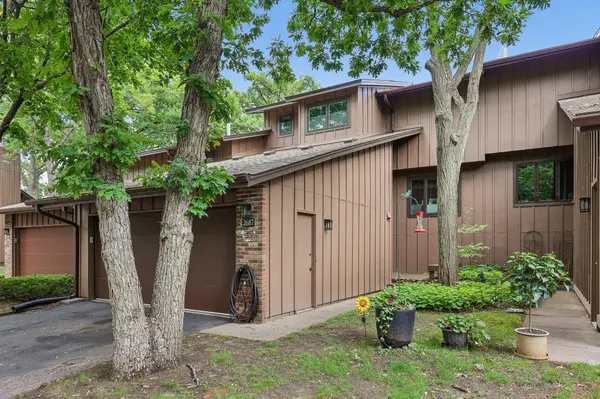 2687 Sumac RDG, White Bear Lake, MN 55110