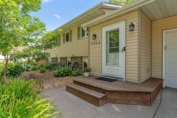 7703 Ivystone AVE S, Cottage Grove, MN 55016